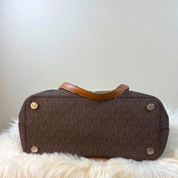 Michael Kors Bedford Tote Bag - Picture 8 of 13